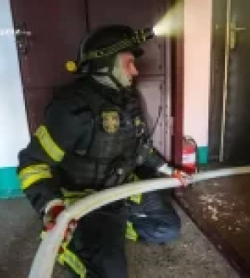 У Херсоні після удару російського FPV-дрона сталася пожежа в багатоповерхівці