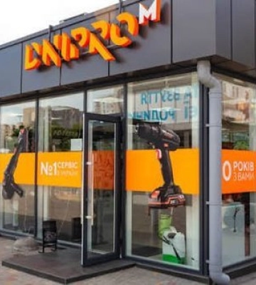 Російська атака пошкодила розподільчий центр мережі магазинів Dnipro-M у Києві