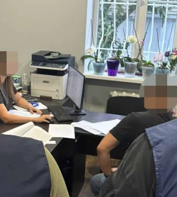 Двох співробітників СБУ на Закарпатті підозрюють у переправленні чоловіків через кордон