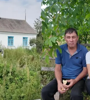 Переселенці з Бахмута придбали хату в селі на Хмельниччині та поділилися планами ремонту (відео)