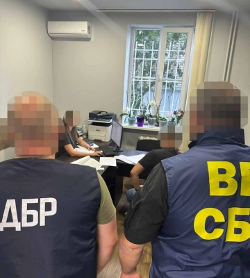 На Закарпатті викрито СБУшників, які за 33 000 доларів організували переправлення ухилянтів за кордон