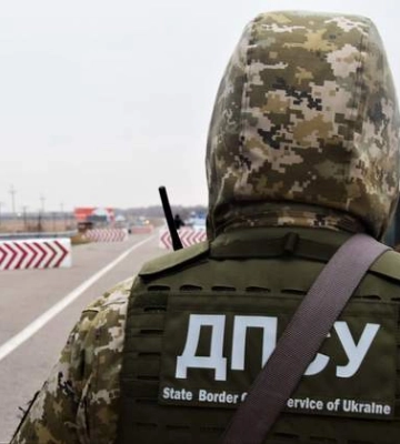 Заброньованого чоловіка без пояснень не випустили з України: що вирішив суд