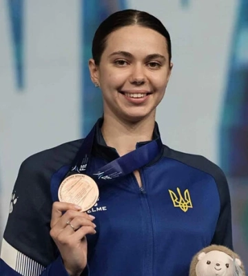 Аліна Полозюк: «Тренуємося під вибухи». Інтерв’ю з рапіристкою, яка переписала історію українського фехтування