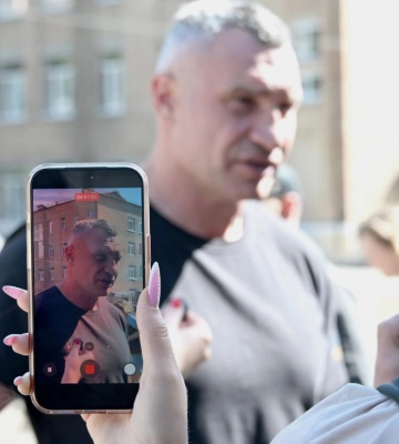 Кличко закликав уряд не обмежувати рух між берегами Києва під час тривог та послабити комендантську годину