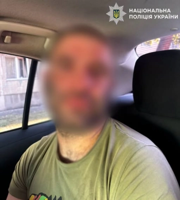 На вулиці пограбував жінку з маленькою дитиною - у Києві затримано злодюгу