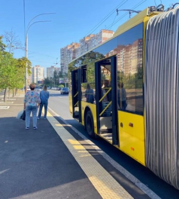 Метро, автобуси і трамваї безкоштовно: школярам Києва повертають проїзд із вересня