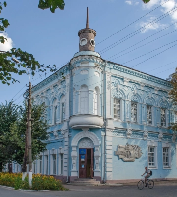 Щонайменше шість ударів за 10 хвилин: росіяни атакували підприємство у Новгороді-Сіверському