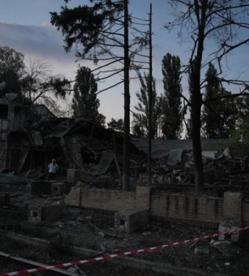 Росія вдарила балістикою по залізничному депо в Києві: є загиблі і поранені