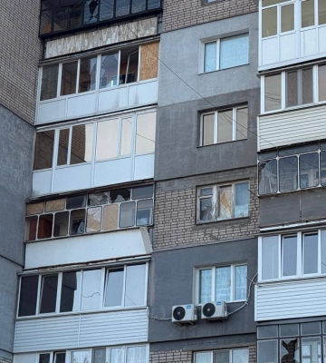 Війська РФ атакували три райони Дніпропетровщини БпЛА та авіабомбою: пошкоджені магазин, багатоповерхівки, авто