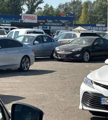 Майже третину вживаних авто в Україні вже переоформлюють через Дію