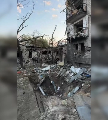 Появились новые детали ночного удара РФ: воронка посреди двора, 12 погибших 