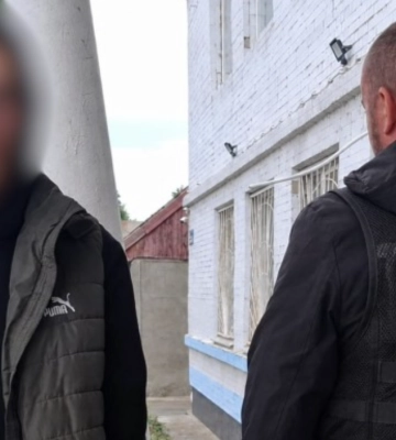 Ударив по обличчю та забрав усе цінне: на Одещині затримали 19-річного грабіжника