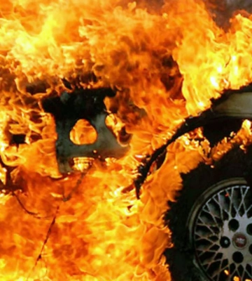 На Харківщині росіяни знову знищили автівку та вбили людину
