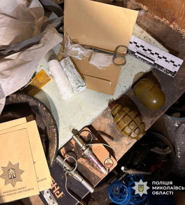 На Миколаївщині чоловік зберігав гранати та запали до них у господарській споруді