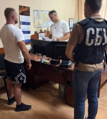 Опублікував рух колони у Facebook: на Закарпатті СБУ оголосила підозру чоловіку за «злив» військової техніки