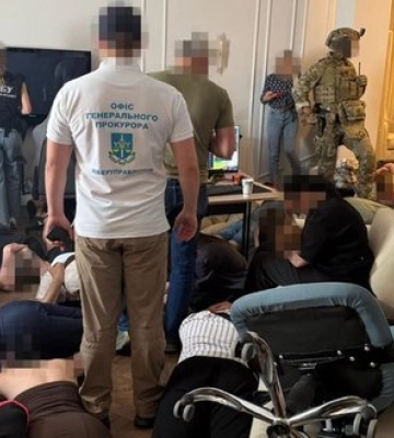 Привласнювали до $1 млн щомісяця: у Києві СБУ викрила мережу криптошахраїв, які дурили громадян ЄС. ФОТОрепортаж
