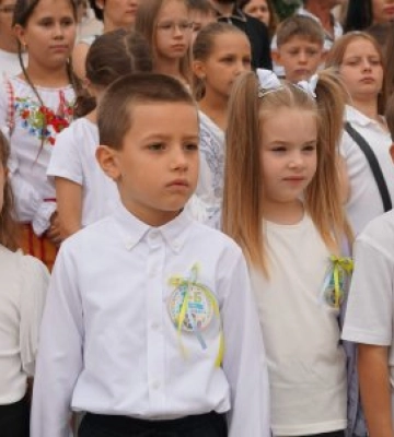 Перший дзвоник в Ужгороді: понад 17 тисяч дітей розпочали новий навчальний рік
