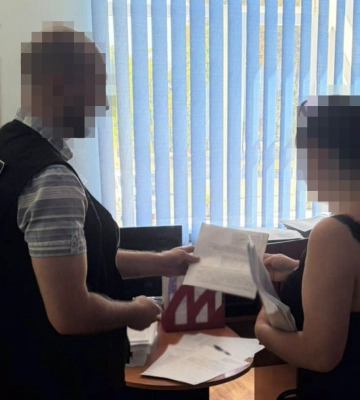 М’ясорубки та овочерізки за завищеними цінами: на Золочівчині судитимуть експосадовицю