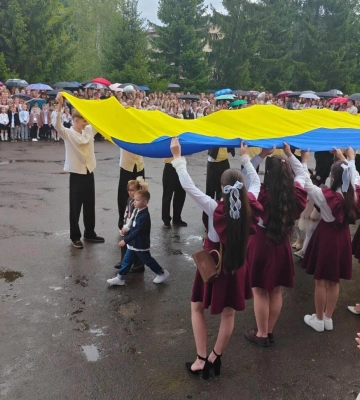 На Рівненщині за шкільні парти вперше сіли майже 11 тисяч учнів