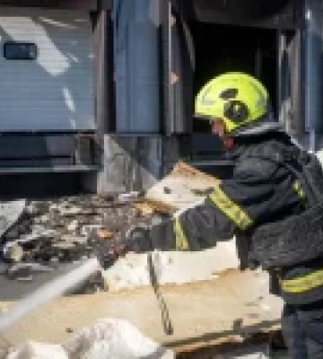 На Одещині російський удар спричинив пожежу в зруйнованій будівлі пошти