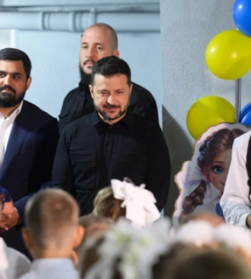 Зеленський відвідав школу на Київщині і закликав партнерів активніше реагувати на атаки РФ