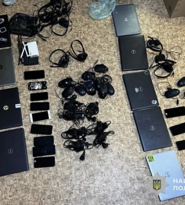 У Дніпрі припинено діяльність шахрайського call-центру: вилучено майже 180 одиниць комп’ютерної техніки