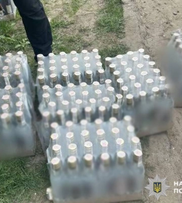 У Рівному судитимуть 20-річного чоловіка за зберігання майже 420 літрів сурогатного алкоголю
