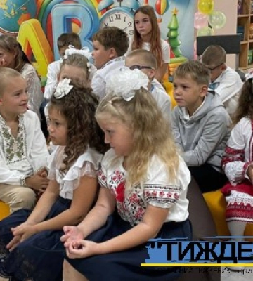 Після тривалого навчання в онлайн у двох селах Тростянецької громади діти вперше сіли за шкільні парти