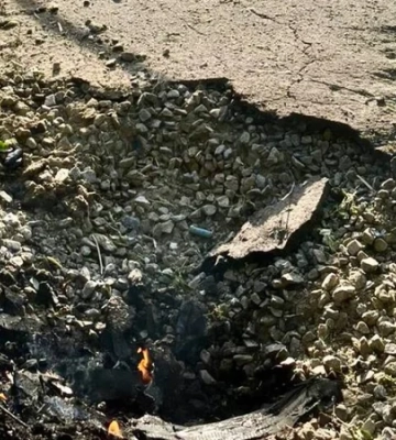 Россияне нанесли удар по Днепру: огромная воронка на школьном стадионе, двое раненых