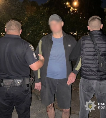 У Чернігові поліцейські розшукали та затримали злодія, який пограбував працівницю аптеки