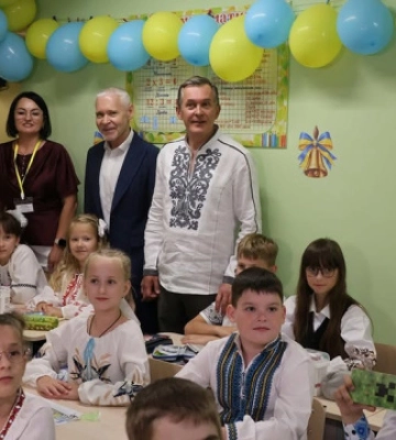 Посол Франції відвідав укриття в ліцеї Харкова