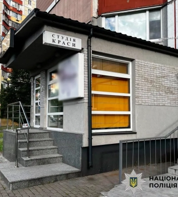 В Киеве женщина незаконно расширила квартиру под салон красоты