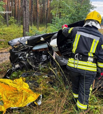 Рятувальники деблокували жінку з автомобіля після ДТП на Сарненщині (ВІДЕО)