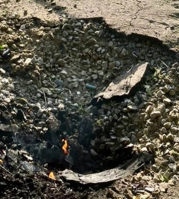 Воронка на школьном стадионе образовалась в Днепре после российской атаки