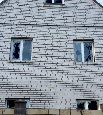 Вирва на шкільному стадіоні утворилася у Дніпрі після російської атаки