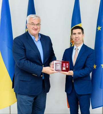 Сибіга у Кишиневі вручив главі МЗС Молдови орден "За заслуги" ІІ ступеня