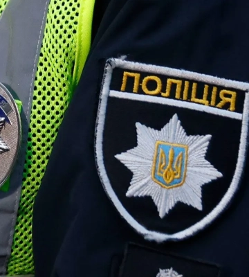Поліціянт у Києві вилаяв чоловіка із бронюванням та заштовхав його до авто ТЦК: розпочато службове розслідування. ВIДЕО