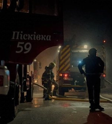 Ліквідовано пожежі на 3 складах у Бучанському районі: ворог завдавав повторних ударів, - ДСНС. ФОТОрепортаж