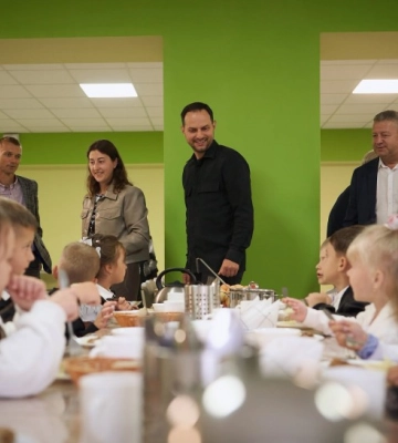 Не тільки 1-4 класи: школярі Рівненщини харчуватимуться безкоштовно