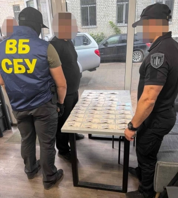 Вкрито працівника СБУ, який за гроші шукав людей у таємній базі