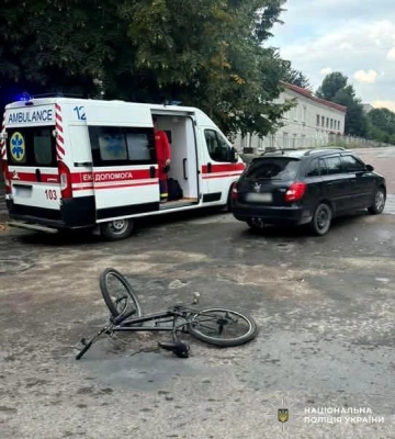 На Житомирщині удар легковика відправив до лікарні неповнолітнього велосипедиста
