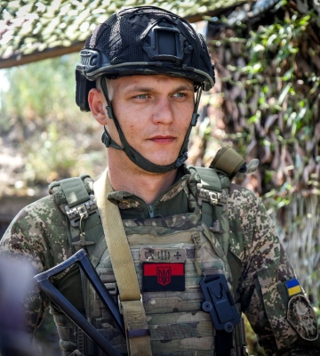 Сотні змін на блокпостах і тисячі перевірених авто: історія сержанта «Кота» з Харківщини