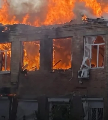 «Значні руйнування корпусів». РФ вдарила по Національному університету харчових технологій у центрі Києва