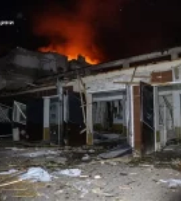 Нічна атака РФ по Херсону спричинила пожежу в підрозділі ДСНС