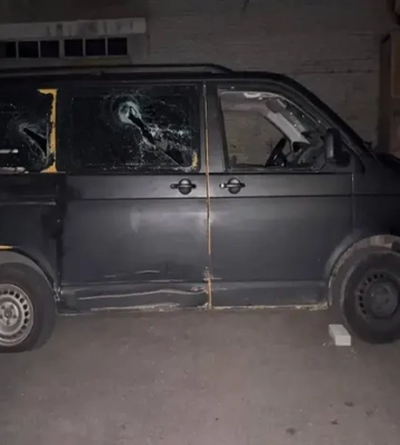 Напад на ТЦК у Луцьку: натовп розбив службове авто