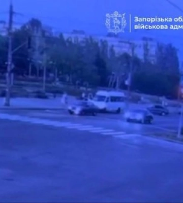 Ворог атакував цивільний транспорт у Запоріжжі та районі: є постраждалі, серед них дитина. ВIДЕО