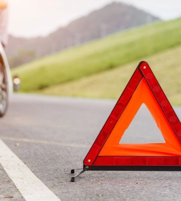Суд покарав водія Renault, бо їхав без прав, скоїв ДТП біля Луцька і залишив місце пригоди