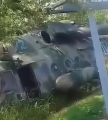 Аварія на Сахаліні: російський вертоліт Мі-8 гвинтом "косить" придорожню лісосмугу і втикається носом у кювет. ВIДЕО реєстратора