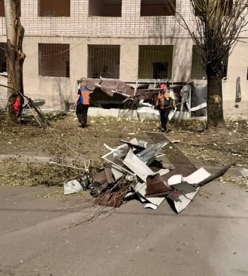 В Днепре в результате нападения России были повреждены две школы, амбулатория и многоэтажные дома