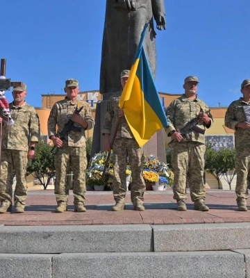Серця зупинилися в один день: як Рівне прощається з Олександром Даниловцем та В’ячеславом Чеботкевичем (ВІДЕО)